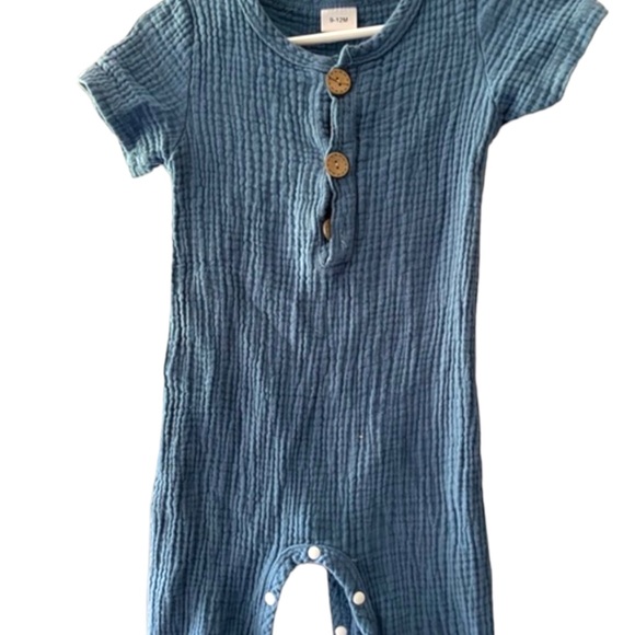 Blue Muslin Cloth‎ outfit, wooden buttons, snap legs, EUC, 9-12 month - Picture 6 of 6